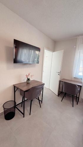 a room with a table with flowers on it at Nisay Home, Apart Suite, N5 in Ludwigsburg