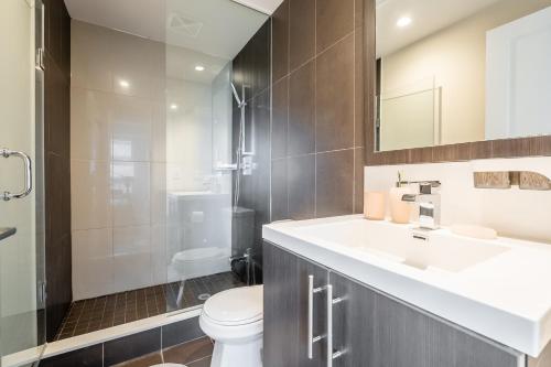 Koupelna v ubytování Stylish 3 BR 2BA with Free Parking