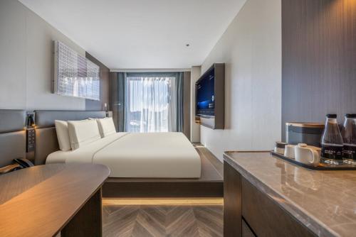 a hotel room with a bed and a table at Atour S Hotel Beijing Zhongguancun Institute of Technology in Beijing