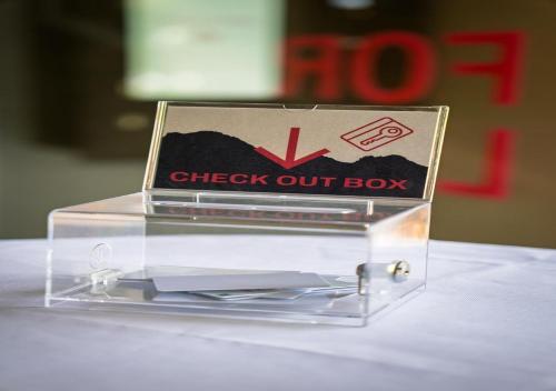 a acrylic box with a laptop on top of a table at StoaNest Leogang in Leogang