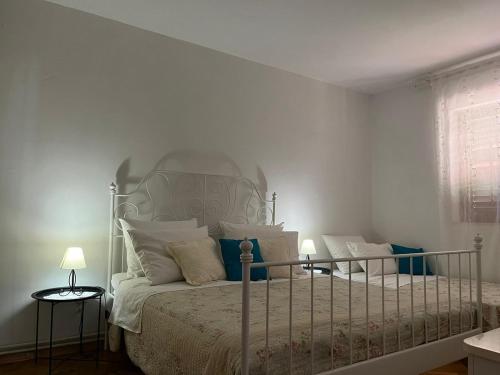 Ένα ή περισσότερα κρεβάτια σε δωμάτιο στο Apartment with swimming pool
