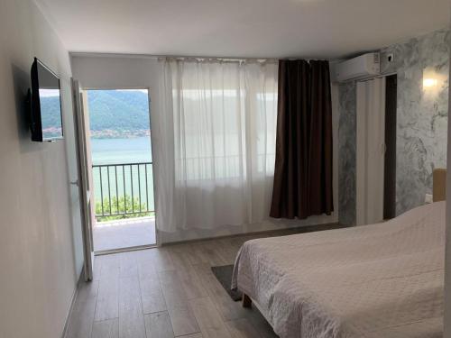 a bedroom with a bed and a view of the ocean at Casa Alexandreea in Orşova