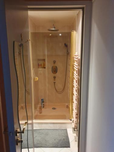 Maison type Villa avec Jacuzzi proche du circuit