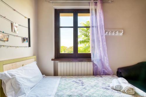 a bedroom with a bed and a window at Casale Rialto in Montefalco