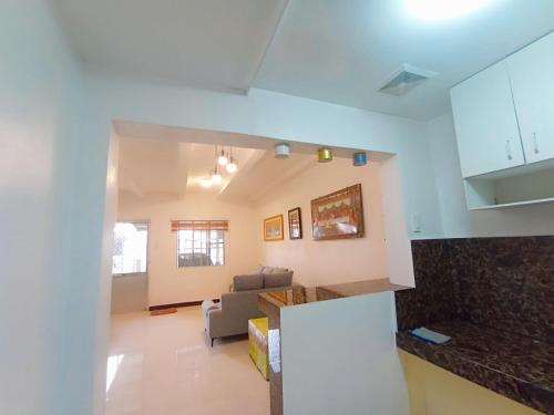 een woonkamer met een bank en een tafel in een kamer bij JeSa's Serenity Sanctuary in Dasmariñas