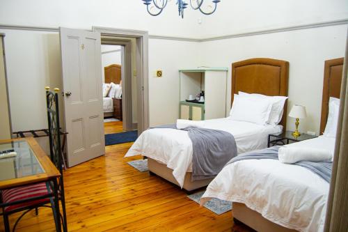 Ένα ή περισσότερα κρεβάτια σε δωμάτιο στο Cecil John Rhodes Guest house
