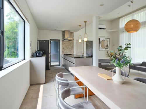 a kitchen and living room with a table and chairs at Laf Denen 千葉県富津市のvacation rental in Sanukimachi