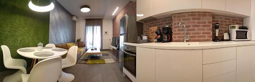 Gusto deluxe Apt Must