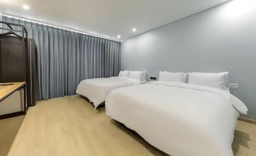 Katil atau katil-katil dalam bilik di Mokpo Ayana Hotel & Poolvilla