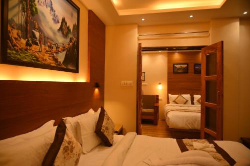 Katil atau katil-katil dalam bilik di Hotel Golden Potala