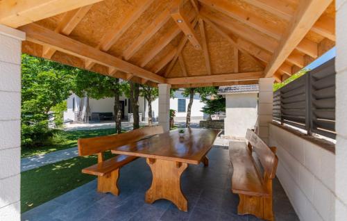 Φωτογραφία από το άλμπουμ του Villa Petar Zagvozd - Makarska by Villas Guide σε Zagvozd