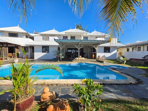 Villa 6 bedrooms by Dodo et Croissant