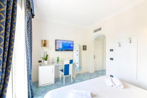 a hotel room with a bed and a desk at Hotel Villa Durrueli Resort & Spa in Ischia