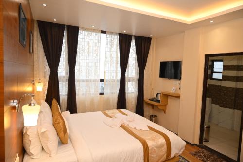Televisyen dan/atau pusat hiburan di Hotel Golden Potala