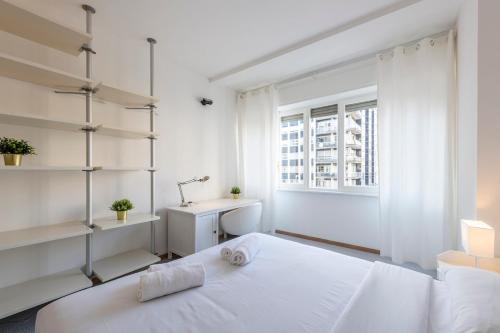 Pecchio1 - Windows on the City - B Home