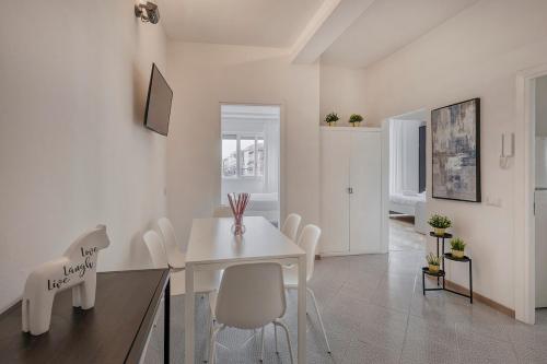 Pecchio1 - Windows on the City - B Home