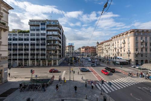 Pecchio1 - Windows on the City - B Home
