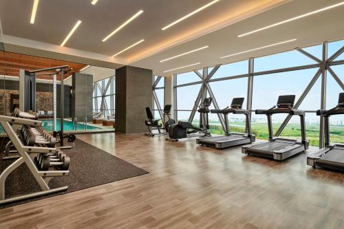 Fitness centrum a/nebo fitness zařízení v ubytování Vignette Collection Shanghai Snow World Hotel by IHG