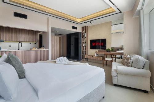 Luxury JLT Studio Renovated Lake View Metro