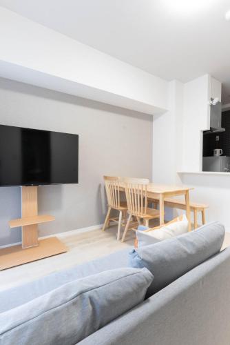 Μια τηλεόραση ή/και κέντρο ψυχαγωγίας στο Ekimae apartment