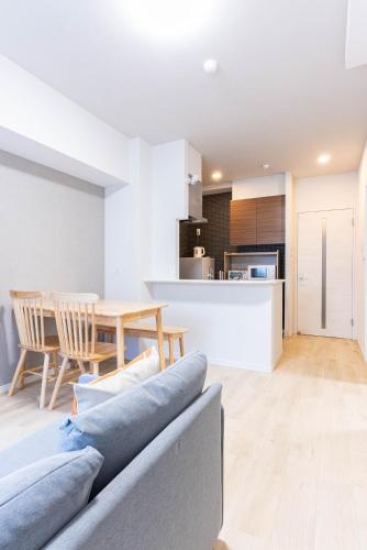 Η κουζίνα ή μικρή κουζίνα στο Ekimae apartment