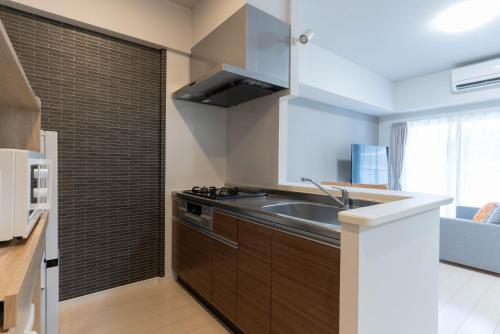Η κουζίνα ή μικρή κουζίνα στο Ekimae apartment