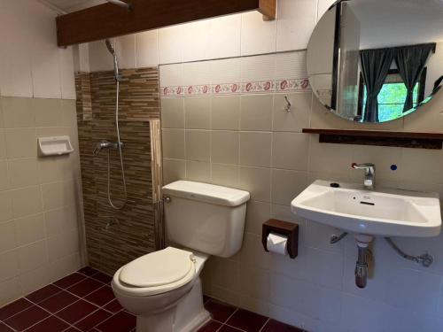 Un baño de Mae Sa Valley Farm Stay Resort