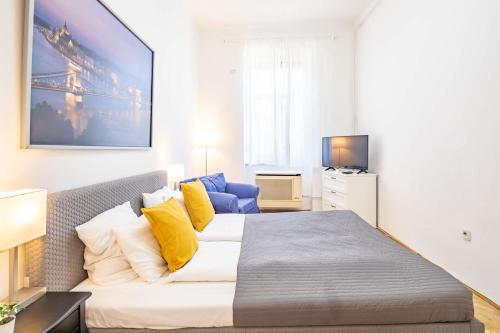 Cozy Downtown Haven for Couples