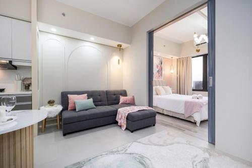 Postel nebo postele na pokoji v ubytování Uptown Bloom 1BR Suite Fuente, Walk to CebuDoc