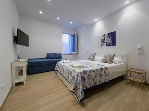 Ένα ή περισσότερα κρεβάτια σε δωμάτιο στο Giù alla Marina