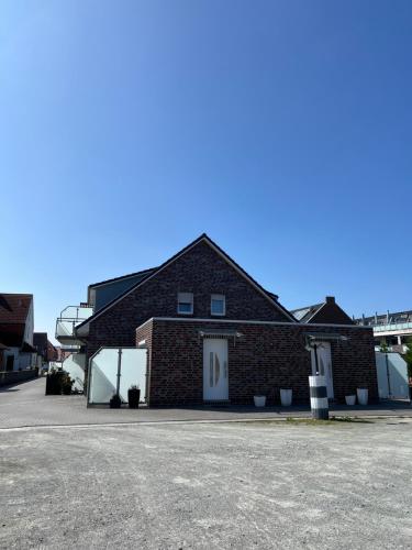 a brick building with a sign on the side of it at Hotel Sonne am Meer in Norddeich