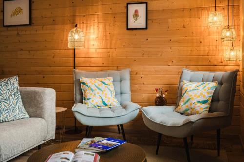a living room with two chairs and a table at Chalet Oz in Vitznau