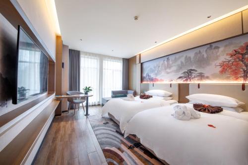 Friend Zhangjiajie Hotel-Free pick-upにあるベッド