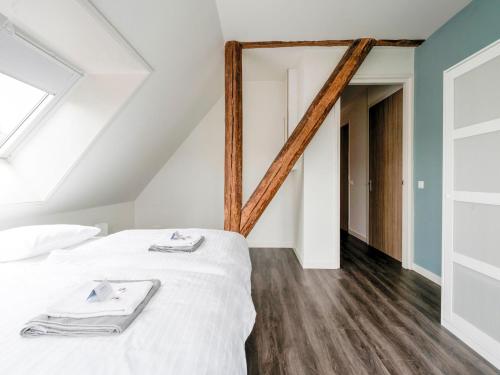 Ένα ή περισσότερα κρεβάτια σε δωμάτιο στο Spacious Farmhouse with Sauna, hottub