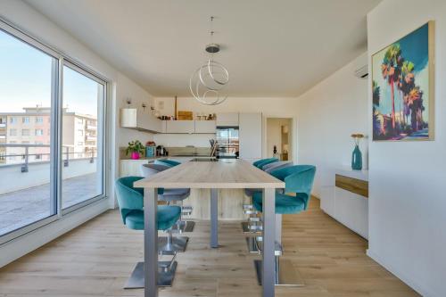 Stunning 2BR Flat with Terrace and private parking