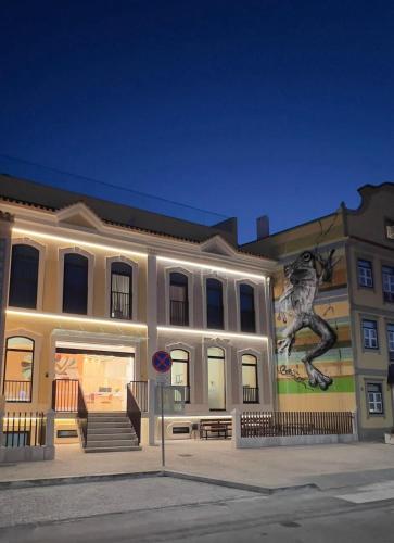 a building with a painting on the side of it at Hotel do Alboi in Aveiro