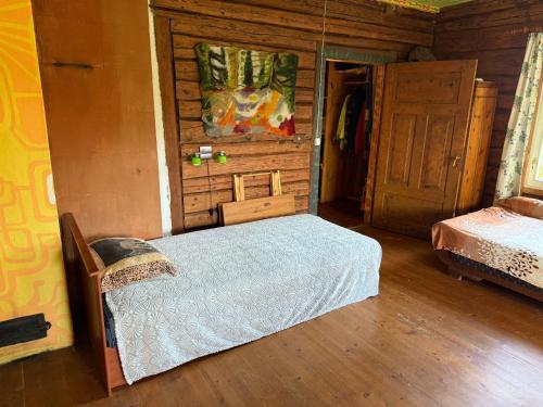 Ein Bett oder Betten in einem Zimmer der Unterkunft Pärtli-Jaani Elukoda