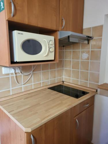 a kitchen with a microwave on a counter at Sklep u Veselých in Mutěnice