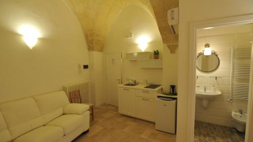 a living room with a couch and a sink at Porta San Michele in Gravina in Puglia