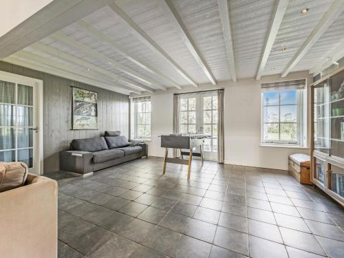 Χώρος καθιστικού στο Spacious Holiday home De Pauwenhof