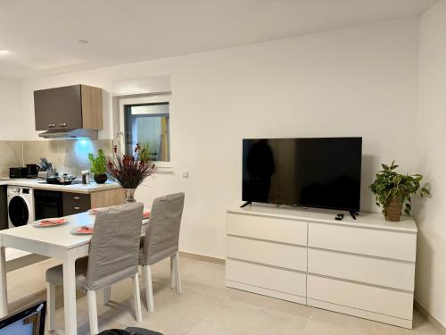 a living room with a television on a white dresser at Apartment MiRa 2 in Pulheim