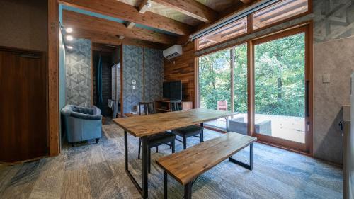 Posezení v ubytování Wat Resort プライベート ヴィラ ひだいちのみや