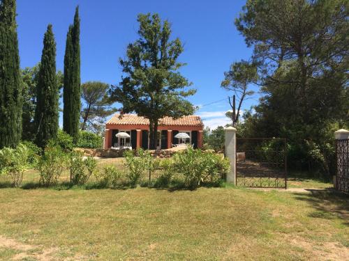 Afbeelding uit fotogalerij van Le Putt-Tee Bastidon in Nans-les-Pins