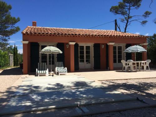 Afbeelding uit fotogalerij van Le Putt-Tee Bastidon in Nans-les-Pins