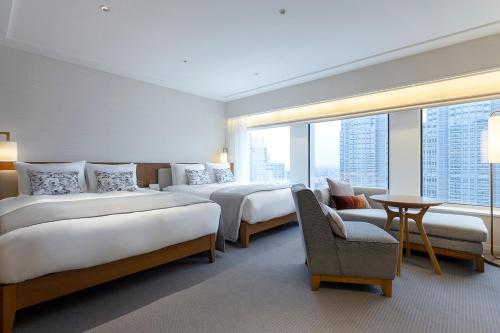 a hotel room with two beds and a window at Keio Plaza Hotel Tokyo in Tokyo