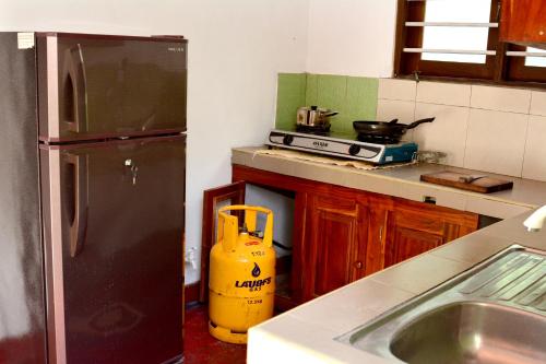 Dapur atau dapur kecil di Polhena Orchid Villa