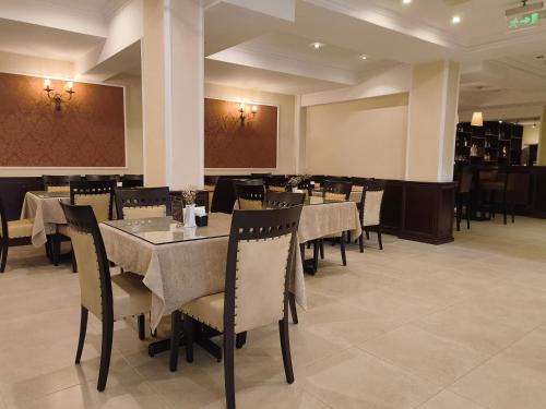 Un restaurante u otro lugar para comer en Marionn Hotel