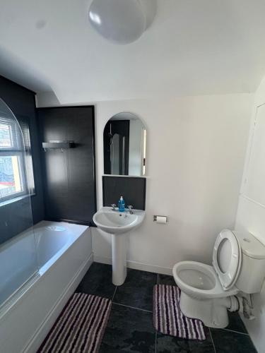 Ένα μπάνιο στο Seaside 3 bedroom Escape Bangor