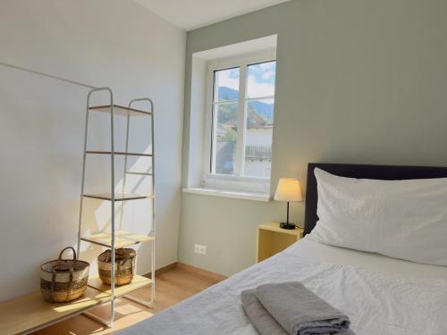 a bedroom with a bed and a window at Urlaubsnest Millstatt in 5 Minuten am Millstätter See in Millstatt
