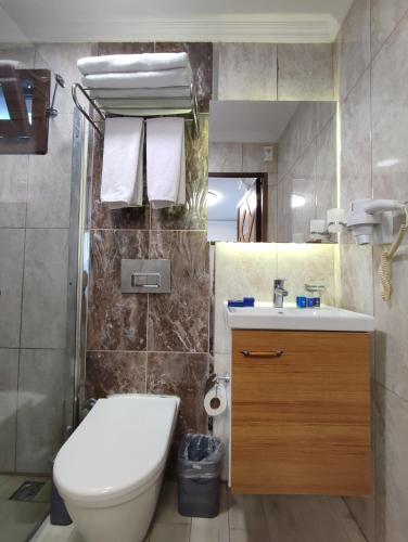 Bilik mandi di İskelem Otel